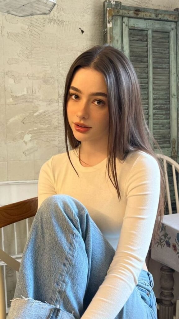 cute girl pic (32)